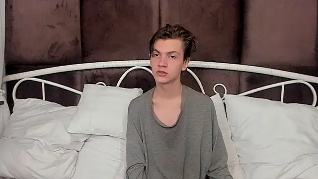 Snapshot of OttoWilliams chatting on October 2025 10:24:01 AM OttoWilliams online show from October 2025 10:24:01 AM