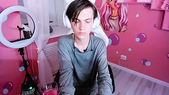 Snapshot of OttoWilliams chatting on October 2025 08:24:02 PM OttoWilliams online show from October 2025 08:24:02 PM