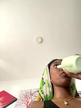 Snapshot of zaracollins01 chatting on October 2025 05:00:01 PM zaracollins01 online show from October 2025 05:00:01 PM