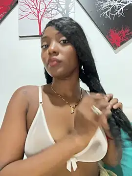 Snapshot of zaracollins01 chatting on October 2025 03:27:02 AM zaracollins01 online show from October 2025 03:27:02 AM