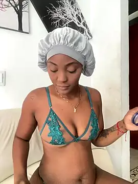 Snapshot of zaracollins01 chatting on October 2025 02:39:01 PM zaracollins01 online show from October 2025 02:39:01 PM