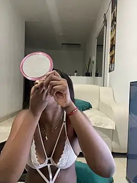 Snapshot of zaracollins01 chatting on October 2025 12:11:02 AM zaracollins01 online show from October 2025 12:11:02 AM