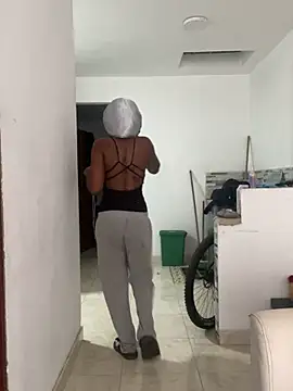 Snapshot of zaracollins01 chatting on November 2025 01:22:04 PM zaracollins01 online show from November 2025 01:22:04 PM