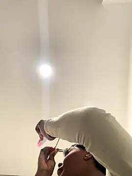 Snapshot of zaracollins01 chatting on November 2025 02:05:02 PM zaracollins01 online show from November 2025 02:05:02 PM