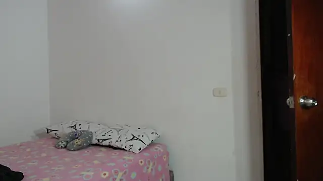 Snapshot of MichellSexxx chatting on October 2025 08:18:01 PM MichellSexxx online show from October 2025 08:18:01 PM