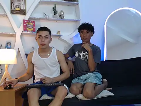 Snapshot of LONDON_BOYS1 chatting on September 2025 03:17:01 AM LONDON BOYS1 online show from September 2025 03:17:01 AM