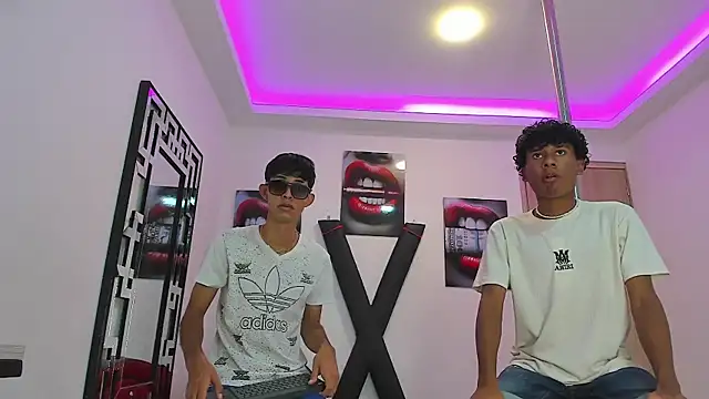 Snapshot of LONDON_BOYS1 chatting on September 2025 07:19:01 AM LONDON BOYS1 online show from September 2025 07:19:01 AM