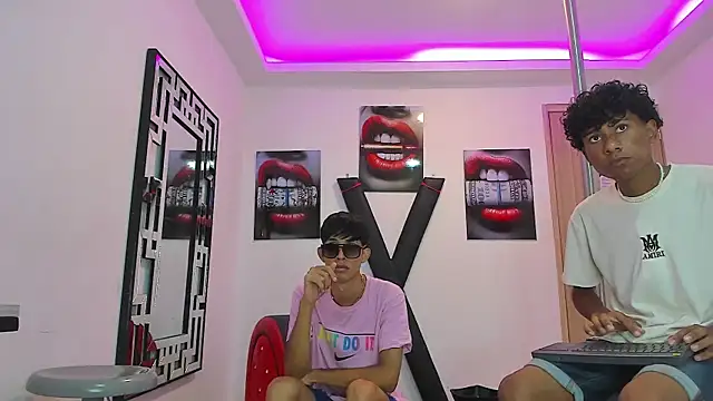 Snapshot of LONDON_BOYS1 chatting on September 2025 07:19:01 AM LONDON BOYS1 online show from September 2025 07:19:01 AM