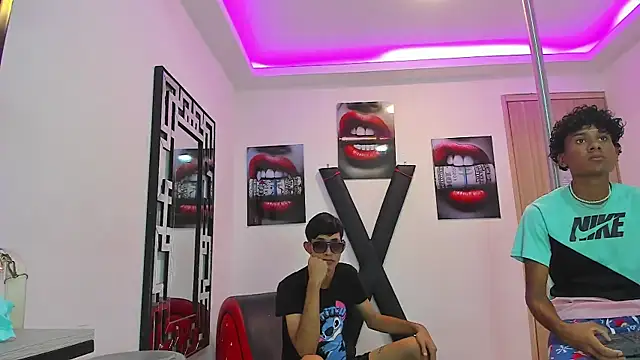 Snapshot of LONDON_BOYS1 chatting on September 2025 07:19:01 AM LONDON BOYS1 online show from September 2025 07:19:01 AM