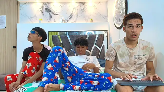 Snapshot of LONDON_BOYS1 chatting on September 2025 01:31:02 AM LONDON BOYS1 online show from September 2025 01:31:02 AM