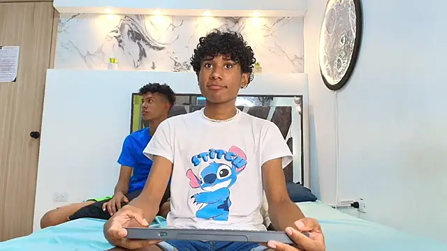 Snapshot of LONDON_BOYS1 chatting on October 2025 01:22:01 AM LONDON BOYS1 online show from October 2025 01:22:01 AM