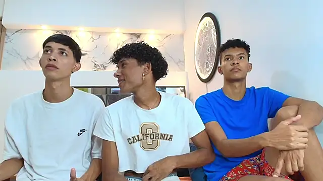 Snapshot of LONDON_BOYS1 chatting on October 2025 01:15:02 AM LONDON BOYS1 online show from October 2025 01:15:02 AM