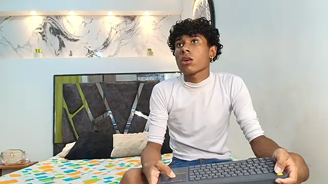 Snapshot of LONDON_BOYS1 chatting on October 2025 01:26:02 AM LONDON BOYS1 online show from October 2025 01:26:02 AM