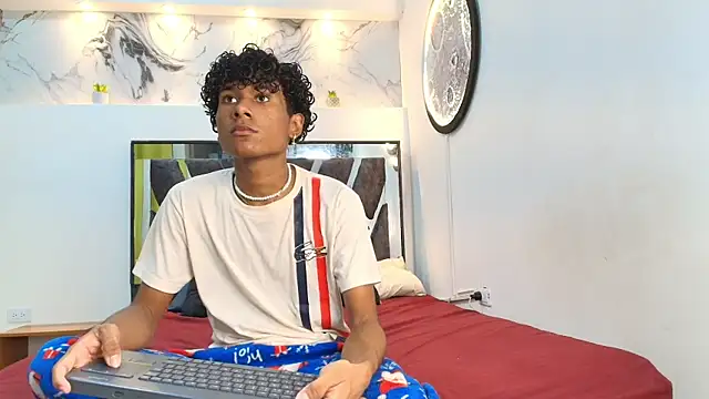 Snapshot of LONDON_BOYS1 chatting on October 2025 01:27:02 AM LONDON BOYS1 online show from October 2025 01:27:02 AM