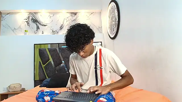 Snapshot of LONDON_BOYS1 chatting on October 2025 01:17:02 AM LONDON BOYS1 online show from October 2025 01:17:02 AM