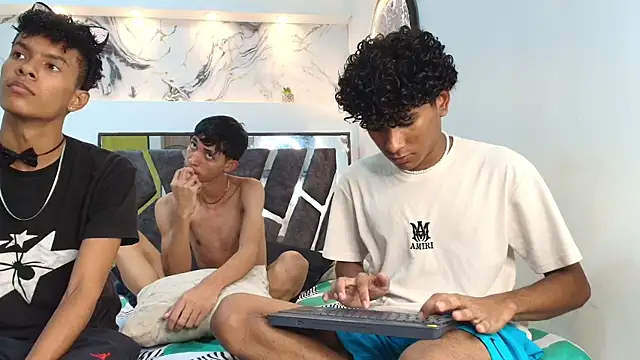 Snapshot of LONDON_BOYS1 chatting on October 2025 02:48:02 AM LONDON BOYS1 online show from October 2025 02:48:02 AM