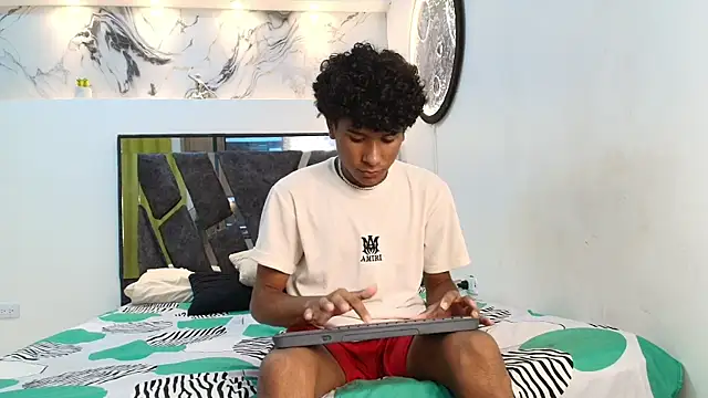 Snapshot of LONDON_BOYS1 chatting on October 2025 01:17:02 AM LONDON BOYS1 online show from October 2025 01:17:02 AM