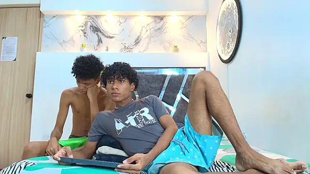 Snapshot of LONDON_BOYS1 chatting on October 2025 01:28:02 AM LONDON BOYS1 online show from October 2025 01:28:02 AM