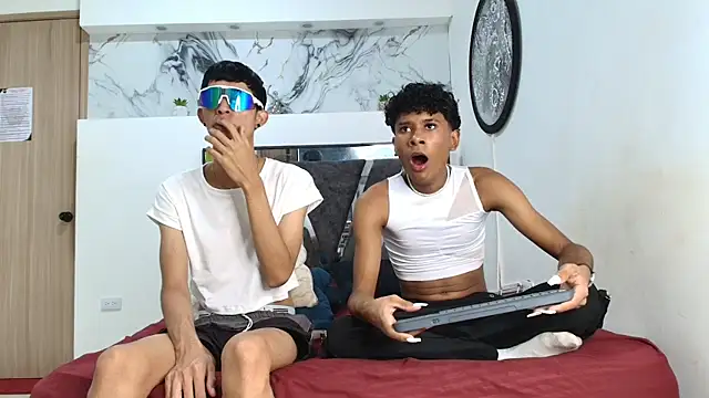 Snapshot of LONDON_BOYS1 chatting on October 2025 01:39:01 AM LONDON BOYS1 online show from October 2025 01:39:01 AM