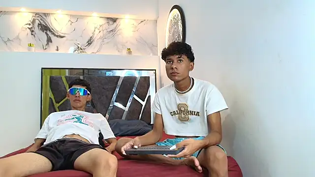 Snapshot of LONDON_BOYS1 chatting on November 2025 01:40:01 AM LONDON BOYS1 online show from November 2025 01:40:01 AM