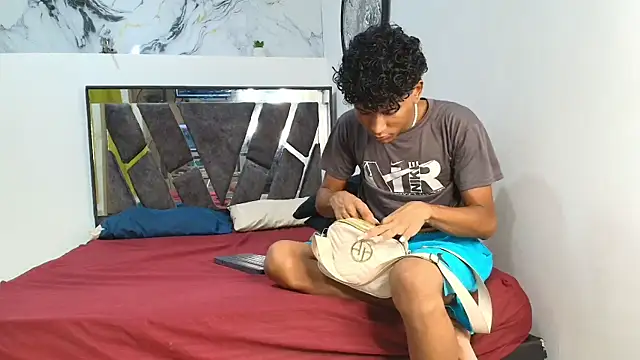 Snapshot of LONDON_BOYS1 chatting on November 2025 01:29:02 AM LONDON BOYS1 online show from November 2025 01:29:02 AM