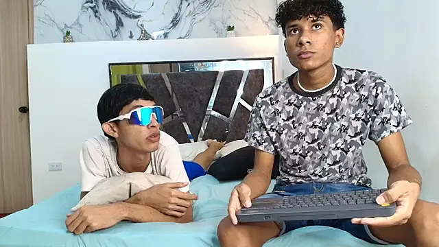 Snapshot of LONDON_BOYS1 chatting on November 2025 01:26:02 AM LONDON BOYS1 online show from November 2025 01:26:02 AM