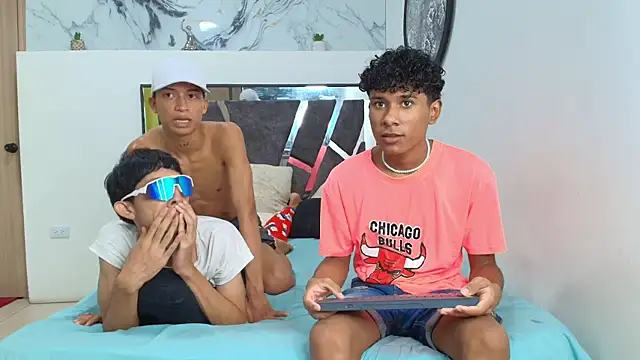 Snapshot of LONDON_BOYS1 chatting on November 2025 01:28:01 AM LONDON BOYS1 online show from November 2025 01:28:01 AM