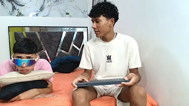 Snapshot of LONDON_BOYS1 chatting on November 2025 01:26:02 AM LONDON BOYS1 online show from November 2025 01:26:02 AM