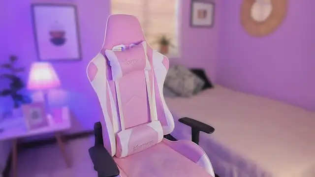 Snapshot of Ema_wett chatting on September 2025 07:39:01 PM Ema wett online show from September 2025 07:39:01 PM