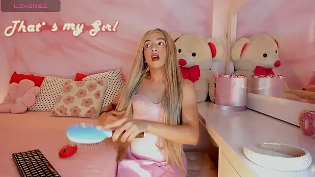 Snapshot of Isabella_glam chatting on October 2025 07:03:02 PM Isabella glam online show from October 2025 07:03:02 PM