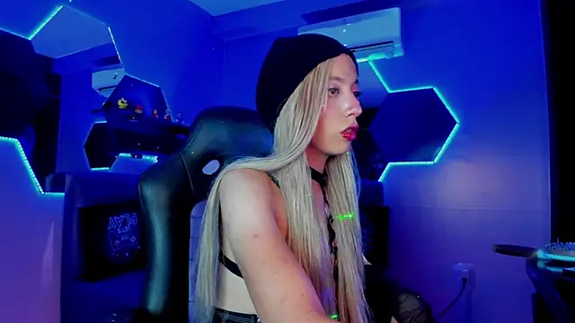 Snapshot of Isabella_glam chatting on November 2025 01:59:02 AM Isabella glam online show from November 2025 01:59:02 AM