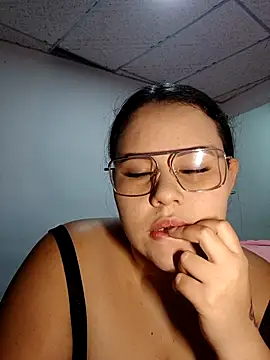 AresAndGabby online show from November 2025 12:33:01 AM