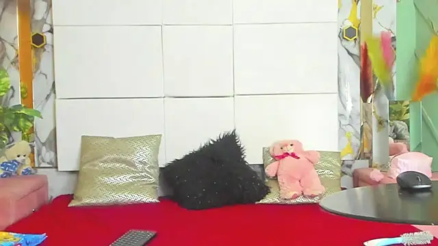 ZoeeGuzman online show from October 2025 07:25:02 PM