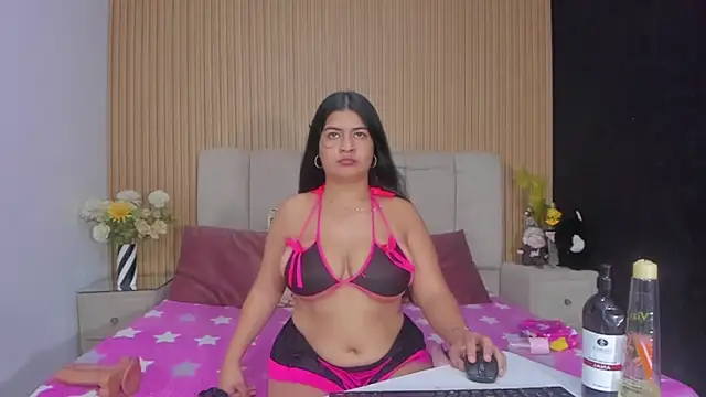 ZoeeGuzman online show from November 2025 07:13:02 PM