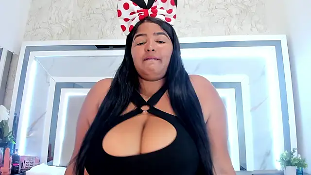 JuliethaVillalobos online show from October 2025 11:47:02 PM