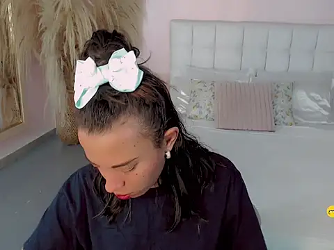 Perla vonrose online show from September 2025 01:04:01 PM