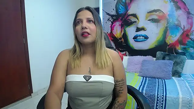 Snapshot of tiana_breeze chatting on October 2025 03:02:02 AM tiana breeze online show from October 2025 03:02:02 AM