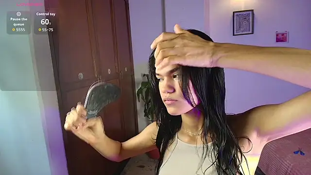 Snapshot of emycarver09 chatting on November 2025 12:06:02 PM emycarver09 online show from November 2025 12:06:02 PM