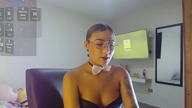 Emmili Saenz online show from September 2025 09:39:02 PM