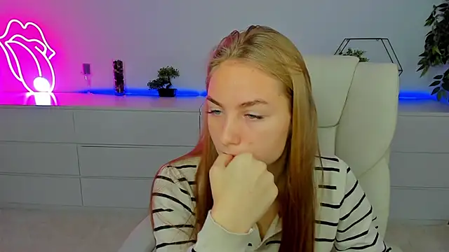 Snapshot of MilaAddams chatting on October 2025 05:38:02 AM MilaAddams online show from October 2025 05:38:02 AM