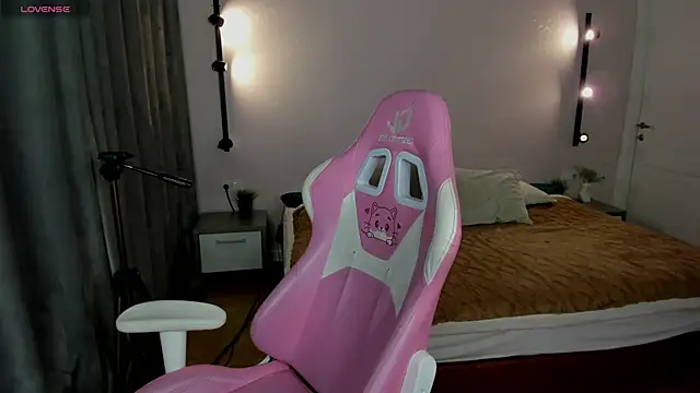 Snapshot of Belle_Wa1ker chatting on November 2025 01:04:02 AM Belle Wa1ker online show from November 2025 01:04:02 AM