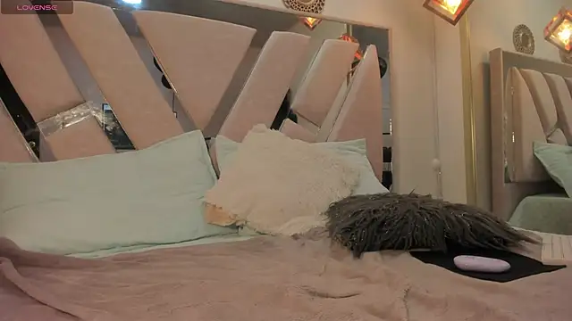 Snapshot of i_Carolinee chatting on October 2025 12:11:01 PM i Carolinee online show from October 2025 12:11:01 PM