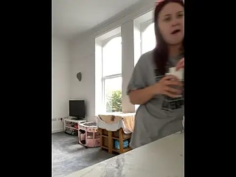 Snapshot of RoseMaee chatting on October 2025 11:25:01 AM RoseMaee online show from October 2025 11:25:01 AM