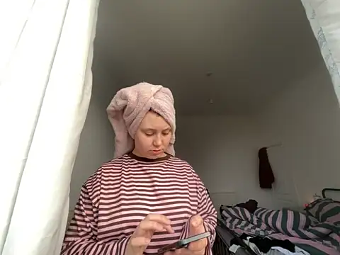 Snapshot of RoseMaee chatting on November 2025 11:09:02 AM RoseMaee online show from November 2025 11:09:02 AM