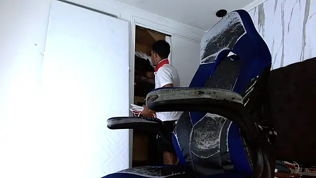 Snapshot of aston_xvera chatting on October 2025 03:20:02 AM aston xvera online show from October 2025 03:20:02 AM