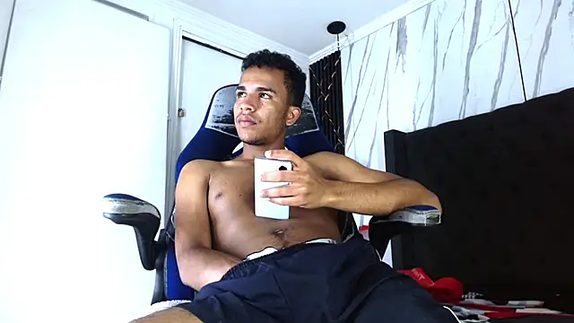 Snapshot of aston_xvera chatting on October 2025 03:35:02 PM aston xvera online show from October 2025 03:35:02 PM