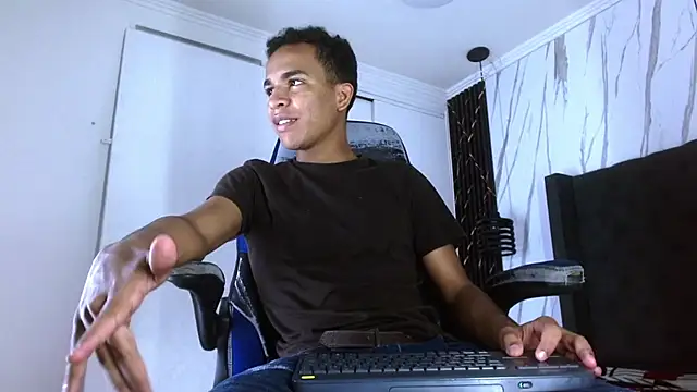 Snapshot of aston_xvera chatting on October 2025 03:51:01 AM aston xvera online show from October 2025 03:51:01 AM