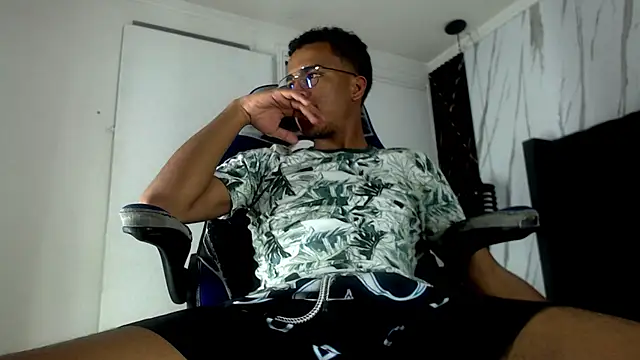 Snapshot of aston_xvera chatting on November 2025 03:39:01 AM aston xvera online show from November 2025 03:39:01 AM