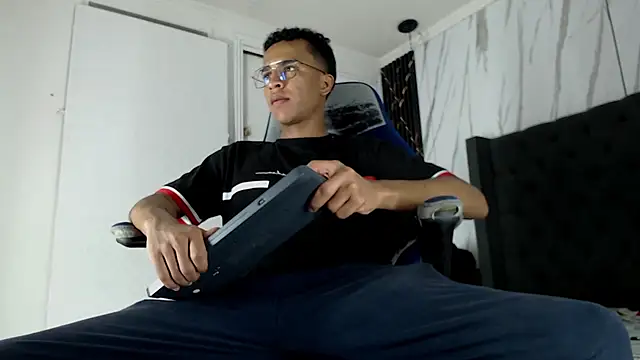 Snapshot of aston_xvera chatting on November 2025 03:50:02 AM aston xvera online show from November 2025 03:50:02 AM