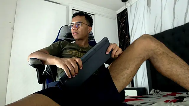 Snapshot of aston_xvera chatting on November 2025 04:11:02 AM aston xvera online show from November 2025 04:11:02 AM